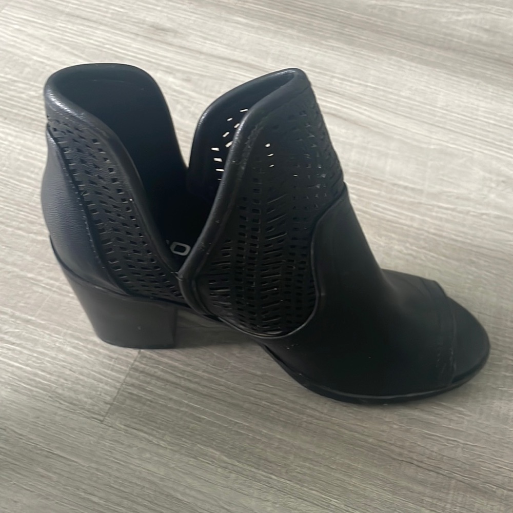 Black peep toe soda boots size 8 only worn 2 times